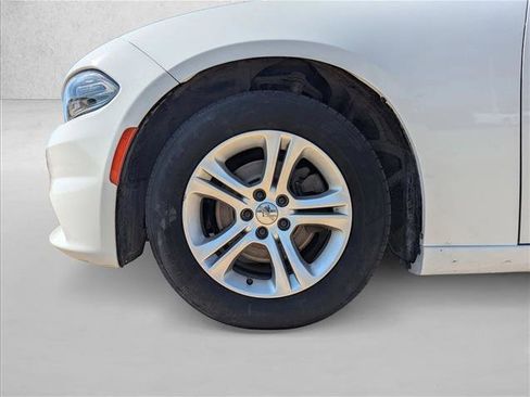 Used 2018 Dodge Charger SXT image 21