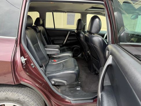 Used 2012 Toyota Highlander SE w/ Tow Pkg image 4