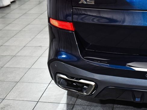 Used 2022 BMW X5 M50i w/ Executive Package image 90