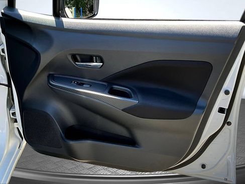 Used 2022 Nissan Versa SV FWD image 25