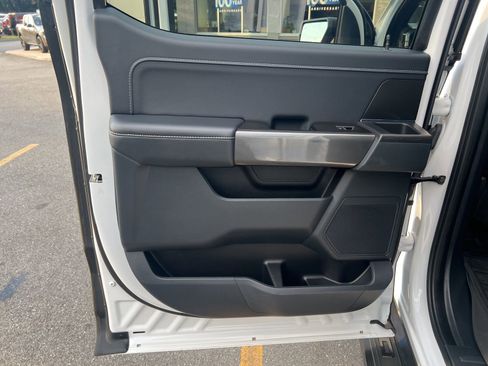 Used 2022 Ford F150 XLT w/ Equipment Group 302A High image 9