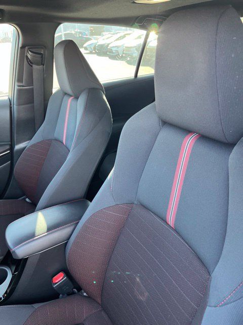 Used 2023 Toyota Corolla SE w/ SE Package FWD image 5