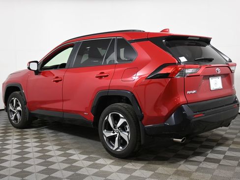 Used 2025 Toyota RAV4 SE image 8