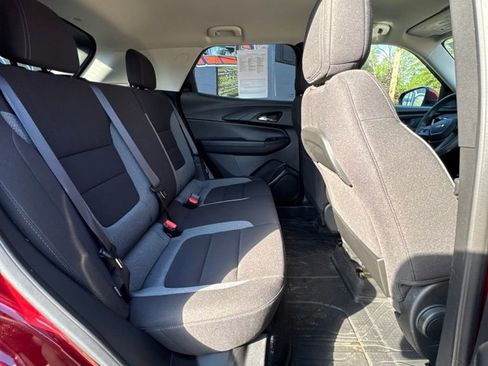 Used 2023 Chevrolet TrailBlazer LT w/ Convenience Package FWD image 6