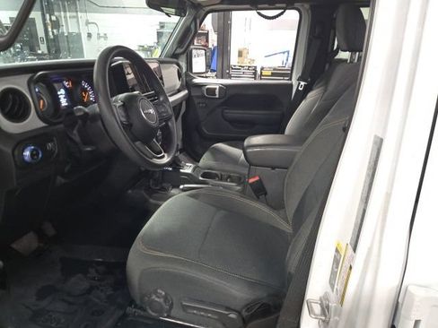 Used 2025 Jeep Gladiator Sport AWD/4WD image 14