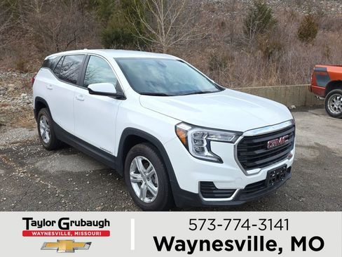 Used 2024 GMC Terrain SLE image 1
