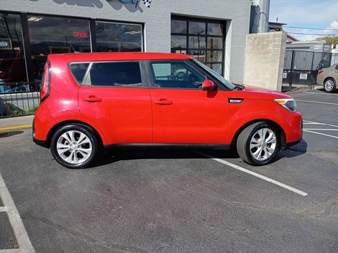 Used 2015 Kia Soul + FWD image 8