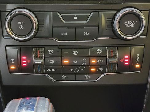 Used 2018 Ford Explorer XLT w/ Equipment Group 202A AWD/4WD image 24