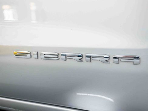 Used 2022 GMC Sierra 1500 SLT w/ SLT Premium Plus Package AWD/4WD image 25