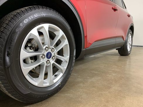 Used 2020 Ford Escape SE image 2