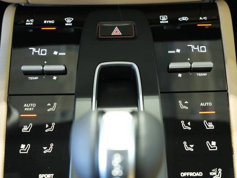 New 2026 Porsche Macan image 21