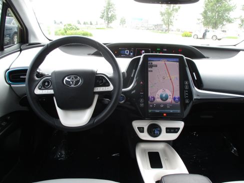 Used 2018 Toyota Prius Prime Advanced w/ Carpet Mat Package FWD image 17