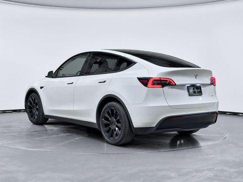 Used 2022 Tesla Model Y Long Range AWD/4WD image 2