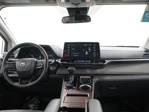Used 2022 Toyota Sienna LE FWD image 14