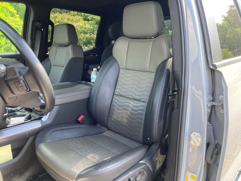 Used 2025 Chevrolet Silverado 1500 ZR2 AWD/4WD image 6