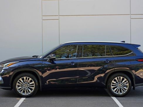 Used 2025 Toyota Highlander Platinum AWD/4WD image 54
