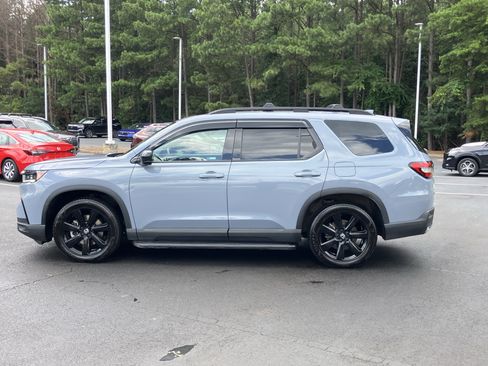 Certified 2025 Honda Pilot Black Edition image 7