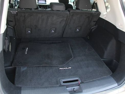 Used 2024 Nissan Rogue SV AWD/4WD image 11