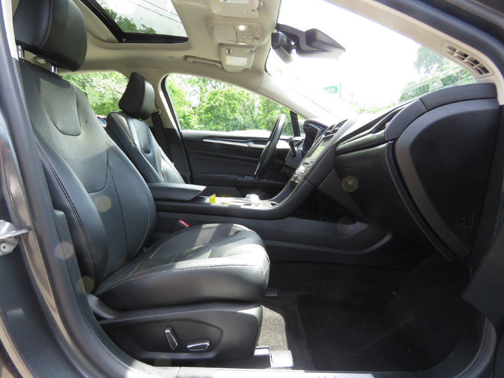 Used 2020 Ford Fusion Energi Titanium FWD image 13