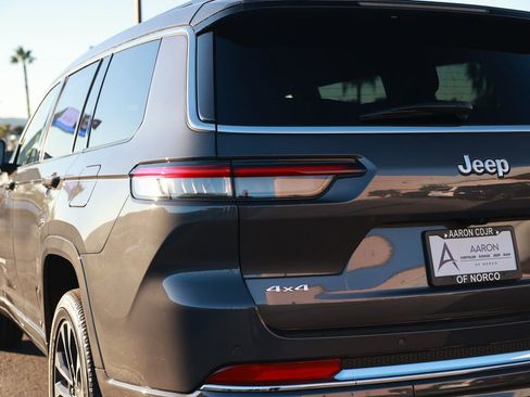 New 2025 Jeep Grand Cherokee L Overland image 9