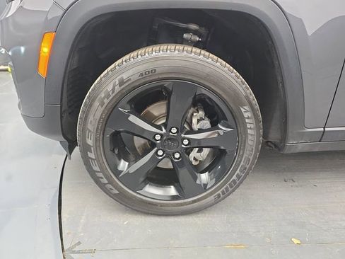 Used 2023 Jeep Grand Cherokee Altitude image 15