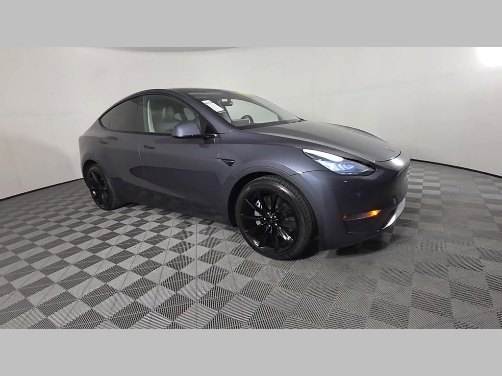 Used 2023 Tesla Model Y AWD image 55