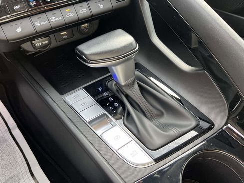 Used 2023 Hyundai Elantra Limited image 20