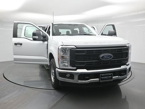 New 2026 Ford F250 XL w/ XL Chrome Package image 28