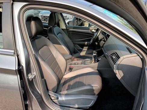 Used 2022 Volkswagen Jetta SE FWD image 17