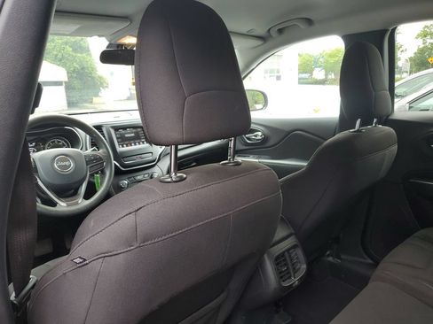 Used 2020 Jeep Cherokee Latitude FWD image 13