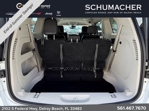 Used 2023 Chrysler Pacifica Touring-L FWD image 15