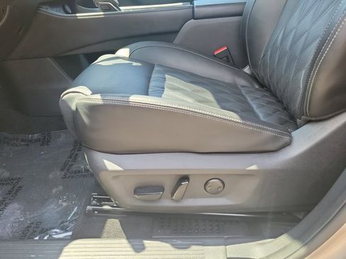 Used 2025 Nissan Rogue Platinum w/ Platinum Premium Package FWD image 17