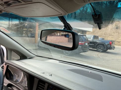 Used 2015 Toyota Sienna Limited image 18