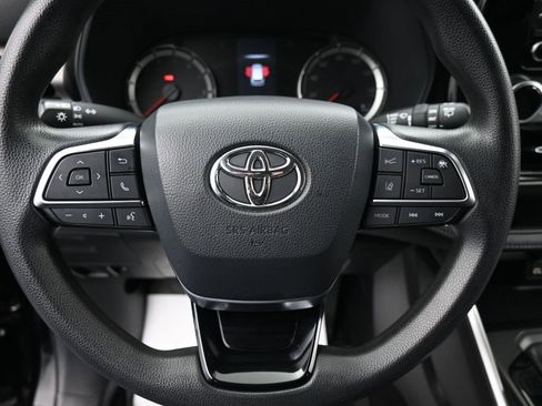 Used 2021 Toyota Highlander L image 22