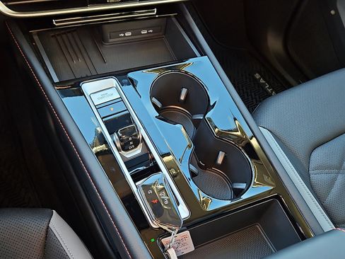 New 2026 Volkswagen Atlas Peak Edition image 16