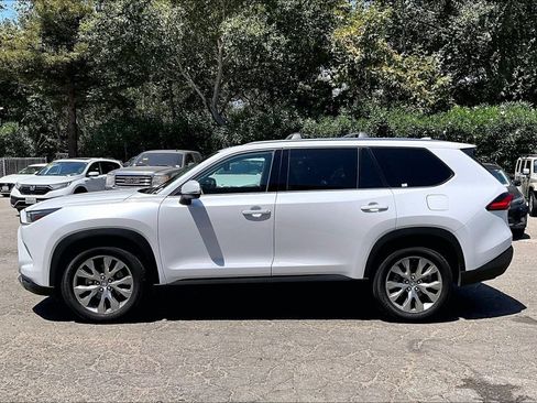 Used 2024 Toyota Grand Highlander AWD image 7