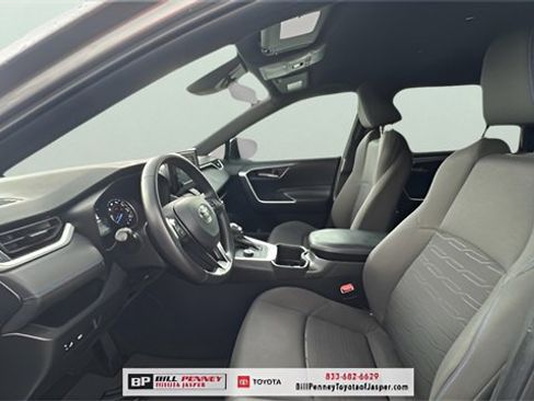 Used 2022 Toyota RAV4 SE image 12
