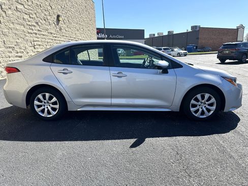 Used 2022 Toyota Corolla LE image 6