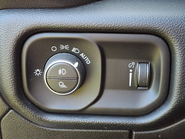 Used 2020 RAM 1500 Big Horn AWD/4WD image 9