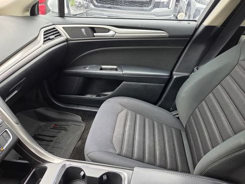 Used 2018 Ford Fusion SE w/ Fusion SE Technology Package FWD image 15