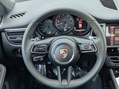 Certified 2025 Porsche Macan image 15