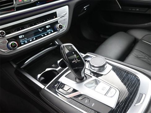 Used 2022 BMW 740i xDrive w/ M Sport Package image 9