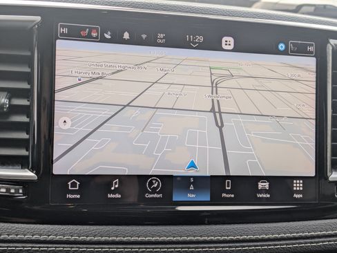 Used 2023 Chrysler Pacifica Limited w/ Uconnect Theater Family Group image 23