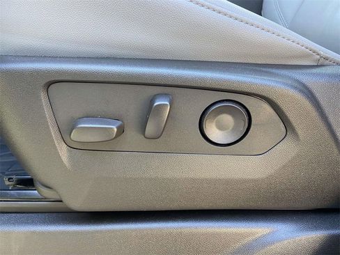 Used 2024 Chevrolet Tahoe Z71 w/ Luxury Package image 17