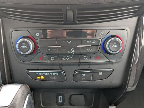 Used 2019 Ford Escape SE FWD image 3