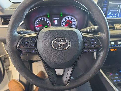 Used 2021 Toyota RAV4 XLE AWD/4WD image 19