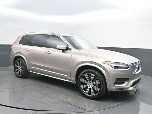Certified 2024 Volvo XC90 B5 Plus image 9