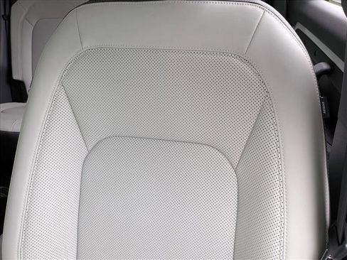 Used 2025 Land Rover Defender 110 X-Dynamic SE image 14