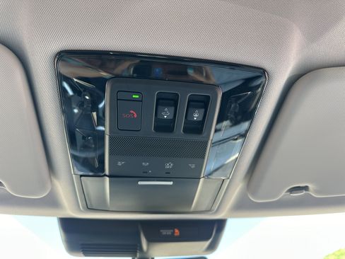 Used 2025 Mitsubishi Outlander AWD image 19