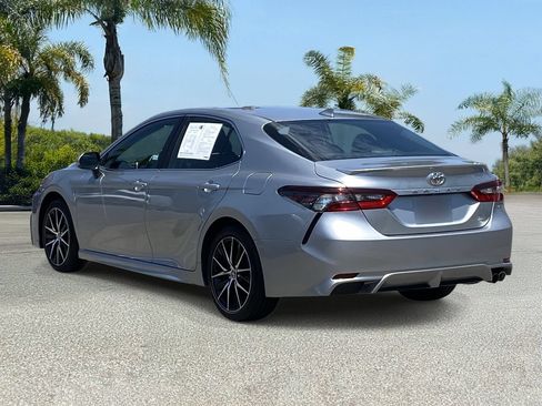 Used 2023 Toyota Camry SE FWD image 3
